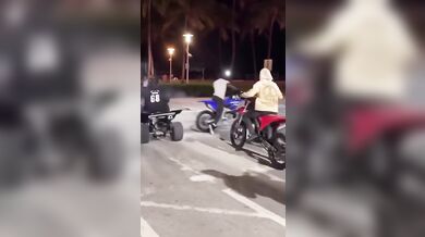 Motorkář zpanikařil při příjezdu policejní hlídky