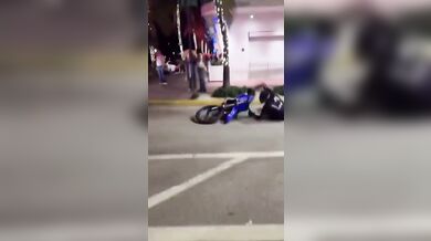 Motorkář zpanikařil při příjezdu policejní hlídky