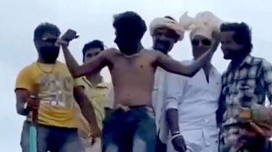 Ind a jeho povedené představení s ohněm