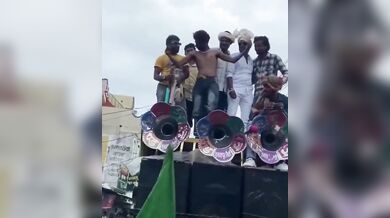 Ind a jeho povedené představení s ohněm