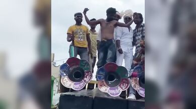 Ind a jeho povedené představení s ohněm