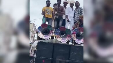 Ind a jeho povedené představení s ohněm