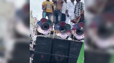 Ind a jeho povedené představení s ohněm