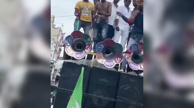 Ind a jeho povedené představení s ohněm