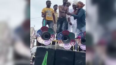 Ind a jeho povedené představení s ohněm