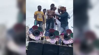 Ind a jeho povedené představení s ohněm