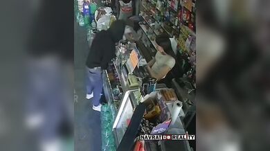 Žena se postavila ozbrojenému zloději a ubránila svůj obchod