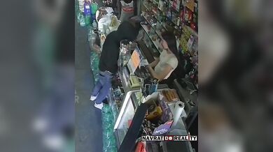 Žena se postavila ozbrojenému zloději a ubránila svůj obchod