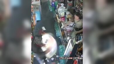 Žena se postavila ozbrojenému zloději a ubránila svůj obchod