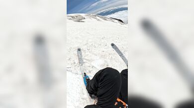Lyžař na Mt. Baker jen o vlásek unikl pádu do ledovcové trhliny