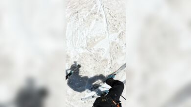 Lyžař na Mt. Baker jen o vlásek unikl pádu do ledovcové trhliny