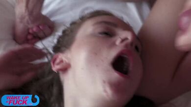 Skupinový sex se dvěmi sexy teenkami