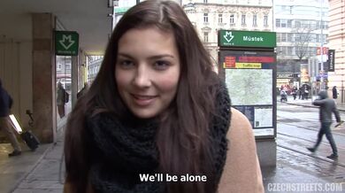 Roztomilá dívka z ulice potřebuje rychlý prachy