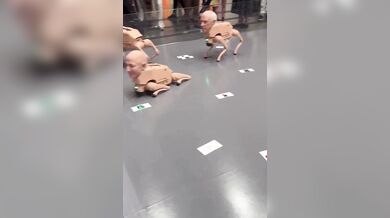 Robotická zvířata za 2 miliony? Beeple šokoval Art Basel psy s hlavami miliardářů