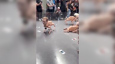 Robotická zvířata za 2 miliony? Beeple šokoval Art Basel psy s hlavami miliardářů