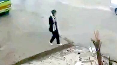 Žena spadla do díry zaplavené dešťovou vodou v Jordánsku