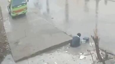 Žena spadla do díry zaplavené dešťovou vodou v Jordánsku