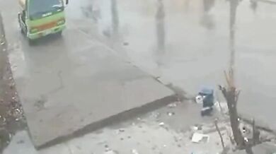 Žena spadla do díry zaplavené dešťovou vodou v Jordánsku