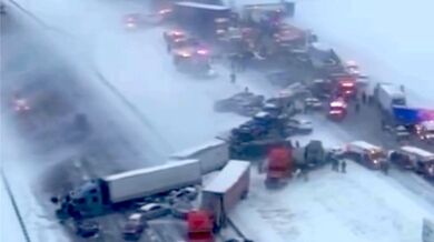 Obří nehoda na dálnici způsobila kolaps dopravy