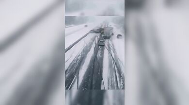 Obří nehoda na dálnici způsobila kolaps dopravy