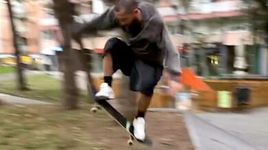 Dojezd triku skateboardisty s naprostým přehledem!