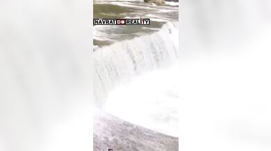 Drama pod slavným čínským vodopádem: Kajakář uvězněn ve vodním válci