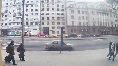 Tragická nehoda v Moskvě: Kurýr sražen policejním vozidlem