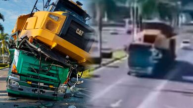 Obří nákladní vůz smetl kabinu přepravujícího kamionu