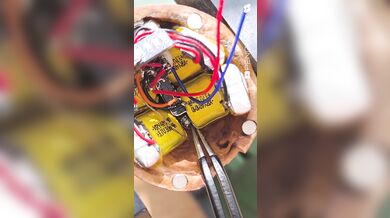 Tajná kamera ukrytá v ořechu: Neuvěřitelný DIY projekt miniaturizované špionážní techniky