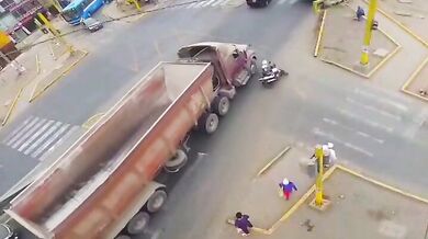 Policista zemřel po tragickém sražení kamionem