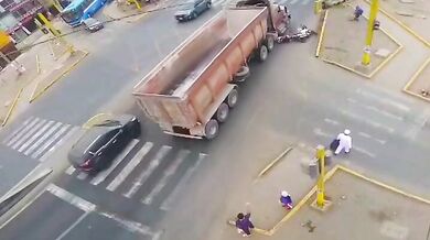 Policista zemřel po tragickém sražení kamionem