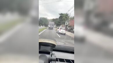 Nebezpečná dopravní nehoda v Riu de Janeiru způsobená konfliktem mezi řidiči