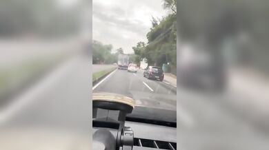 Nebezpečná dopravní nehoda v Riu de Janeiru způsobená konfliktem mezi řidiči