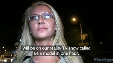 MILF blondýnka Jessy Tiger šuká s Public Agentem