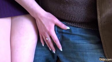 Prsatá Maria Beaumont šuká svého nevlastního otce