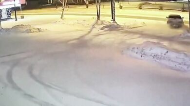 Vylévání si vzteku na odpadkovém koši