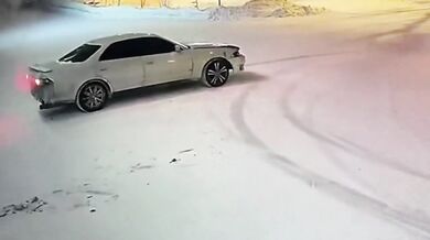 Vylévání si vzteku na odpadkovém koši