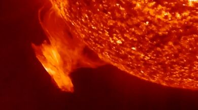 Slunce se během 24 hodin „odpoutalo“ od obří protuberance