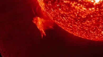 Slunce se během 24 hodin „odpoutalo“ od obří protuberance