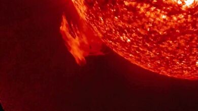 Slunce se během 24 hodin „odpoutalo“ od obří protuberance