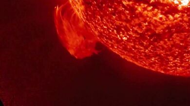 Slunce se během 24 hodin „odpoutalo“ od obří protuberance