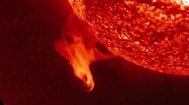 Slunce se během 24 hodin „odpoutalo“ od obří protuberance