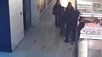 Rychlá reakce lidí zabránila tragédii v obchodním centru