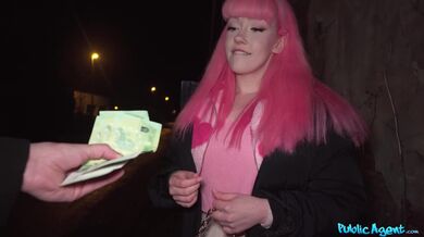 Růžová dívka se stane divokou - Evie Rees