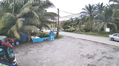 Motorkář po střetu s automobilem vyletěl do vzduchu