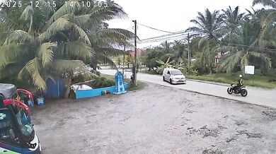 Motorkář po střetu s automobilem vyletěl do vzduchu