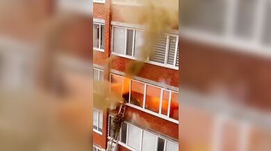 Požár bytu v kazachstánském Uralsku vyvolal silnou explozi