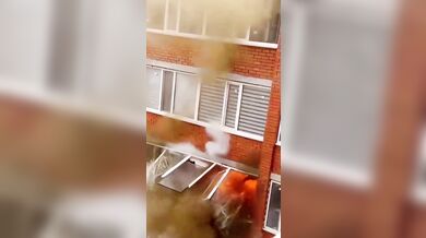 Požár bytu v kazachstánském Uralsku vyvolal silnou explozi