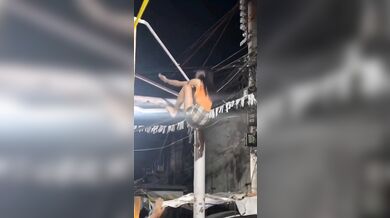 Twerking na basketbalovém koši skončilo pádem