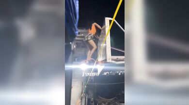 Twerking na basketbalovém koši skončilo pádem